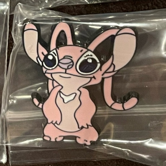 Angel from Lilo and Stitch Pin - Picture 2 of 2